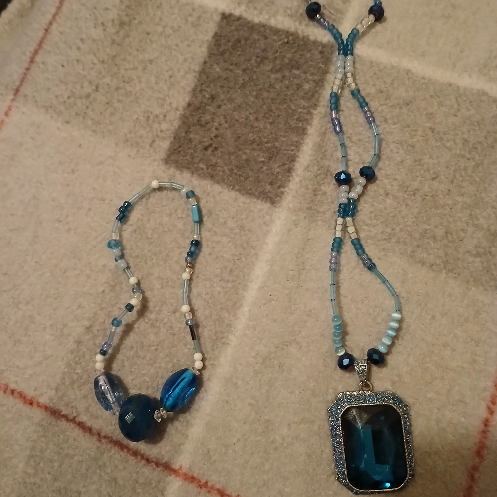 Elegant Blue Beaded Necklace Set